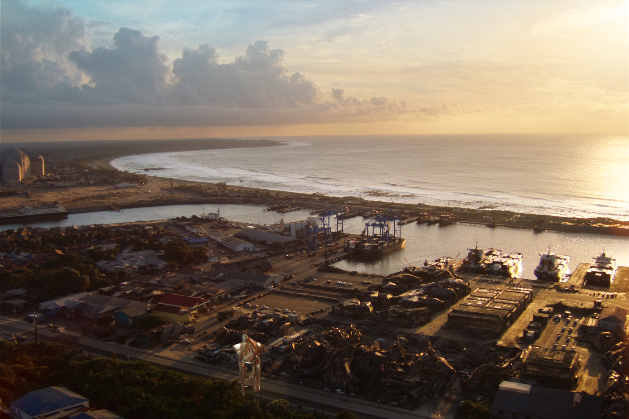 Port de Pointe-Noire à l'heure dorée — siège de la filiale Konnect Congo-Brazzaville